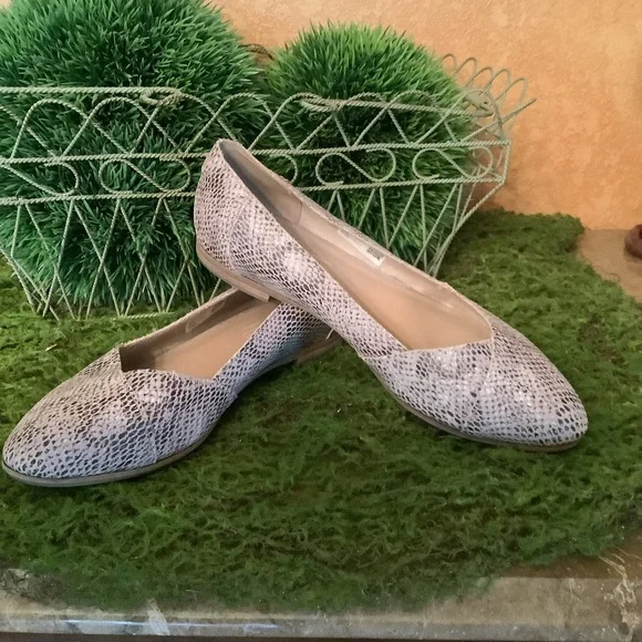 Toms Julie suede snakeskin print slip on flats size 8.5 - Picture 10 of 11